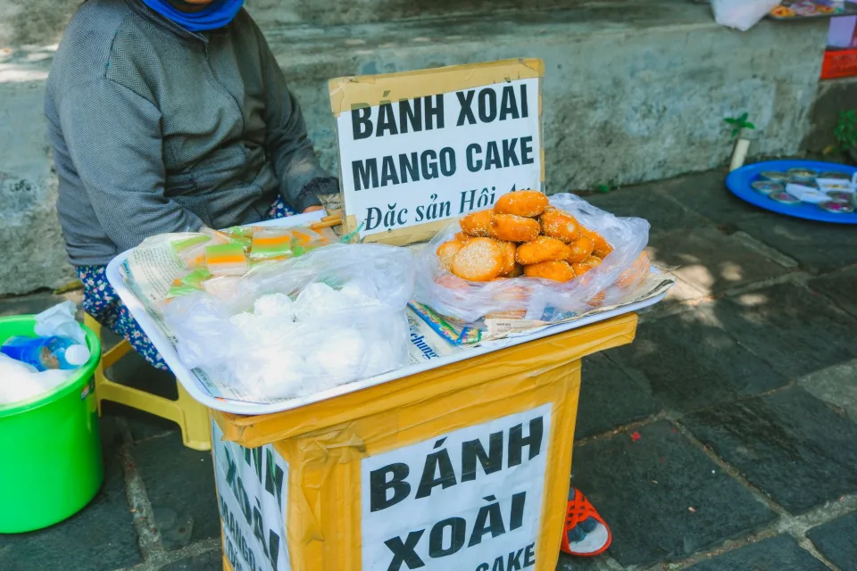 Bàn ăn tại Huỳnh Phi Hải